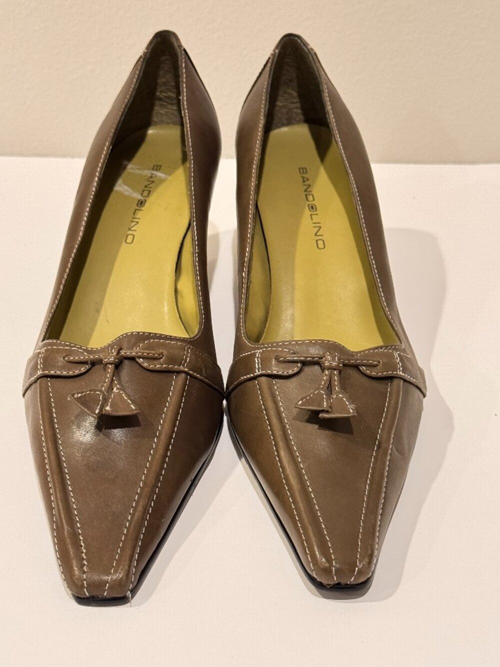 Bandolino Bodiana Y2K Olive Green Leather Kitten Heel Pumps - Sz 8.5